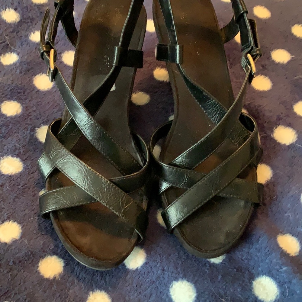 Sz 9w. Aerosoles Pretty Plush Wedges.